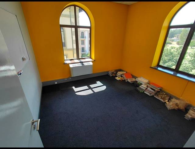 151M² OFFICE TO LET IN MAGALIESSIG